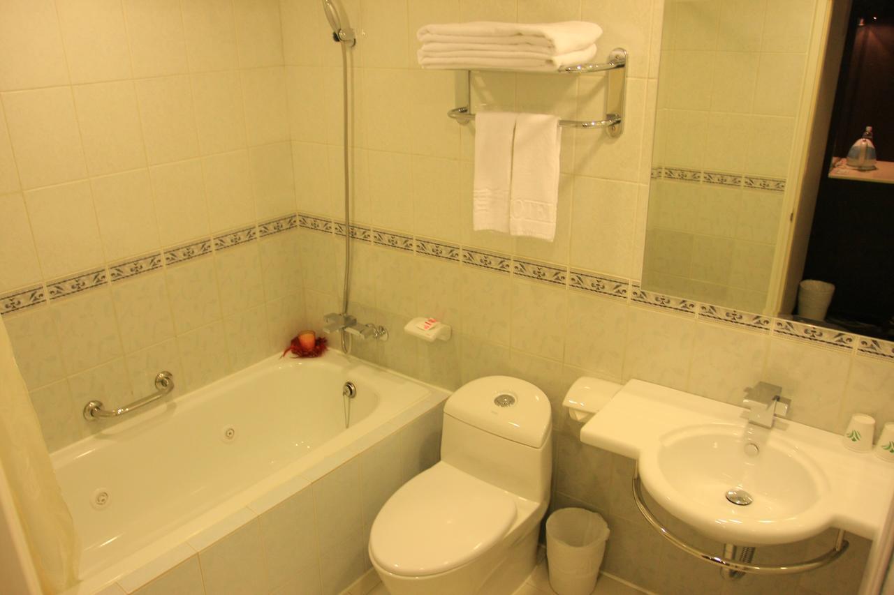 Junli Hotel Banciao Extérieur photo