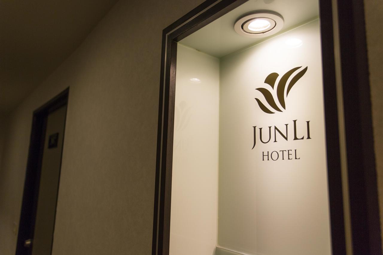 Junli Hotel Banciao Extérieur photo