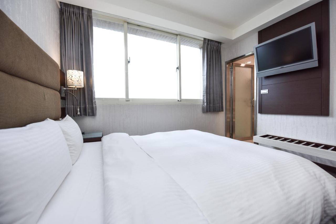 Junli Hotel Banciao Extérieur photo